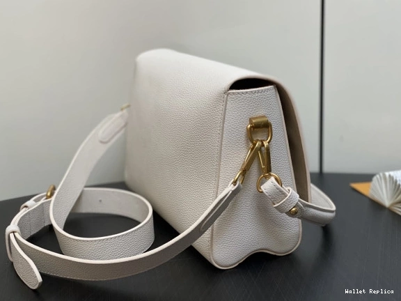 Cheap Soft LOUIS VUITTON Twist-27*19*9CM 0718